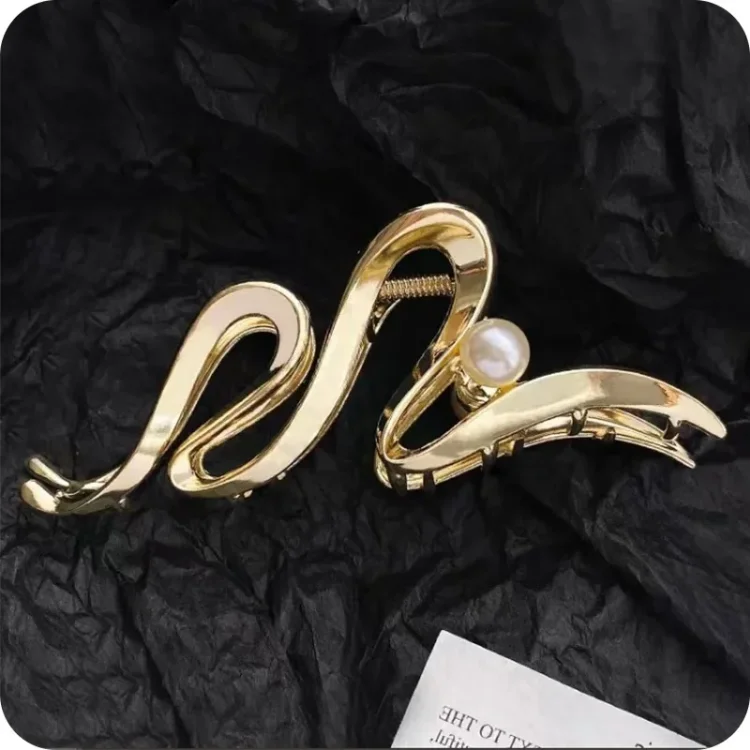 elegancka-klamra-do-wlosow-spinka-z-perla.webp