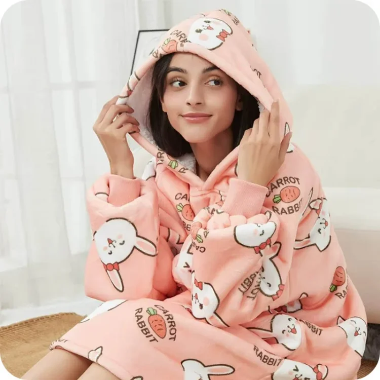 dluga-ocieplana-kocobluza-bluza-z-kapturem-koc-xxl-prezent-dla-dziewczyny.webp