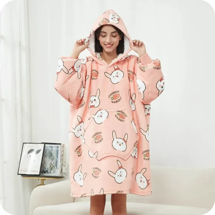 kocobluza-bluza-koc-ocieplana-z-kapturem-pomysl-na-prezent-dla-niej-kobiety.webp