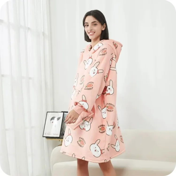 kocobluza-bluza-oversize-rozowa-z-kapturem-ocieplana-pomysl-na-prezent-dla-dziewczyny.webp