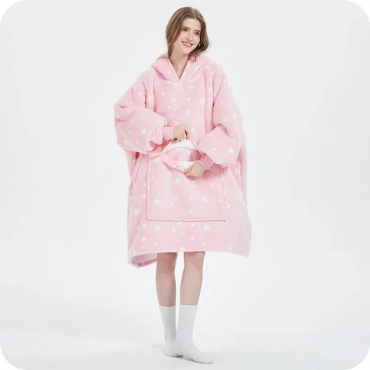 wysokiej-jakosci-mila-miekka-w-dotyku-kocobluza-bluza-damska-w-gwiazdki-swiecaca-w-nocy-ciemnosci.webp