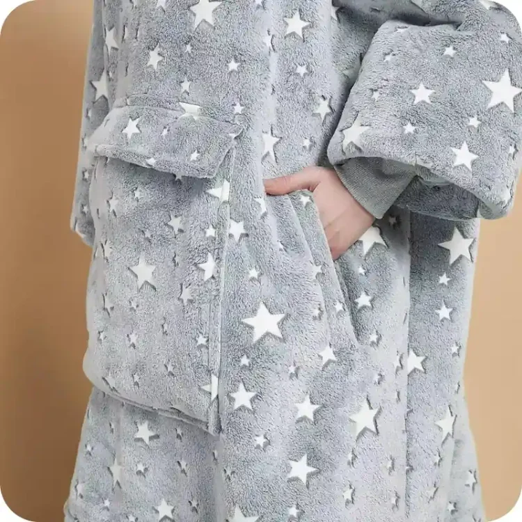 gruba-ciepla-ocieplana-kocobluza-bluza-oversize-z-kapturem-gwiazdami-gwiazdkami-mila-w-dotyku-misiowata.webp