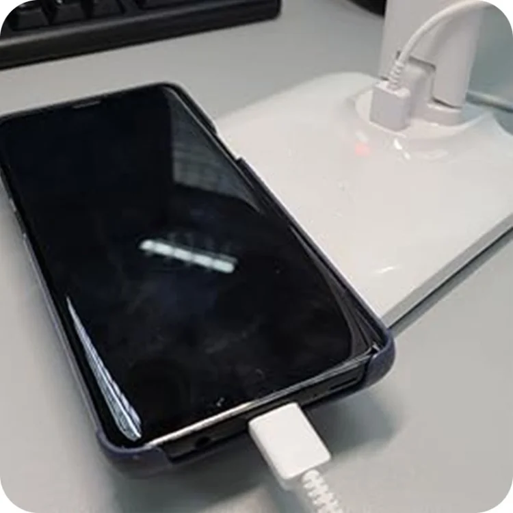 lampka-na-biurko-z-wyjsciem-ladowaniem-ladowarka-usb-regulacja-barwy-swiatla.webp