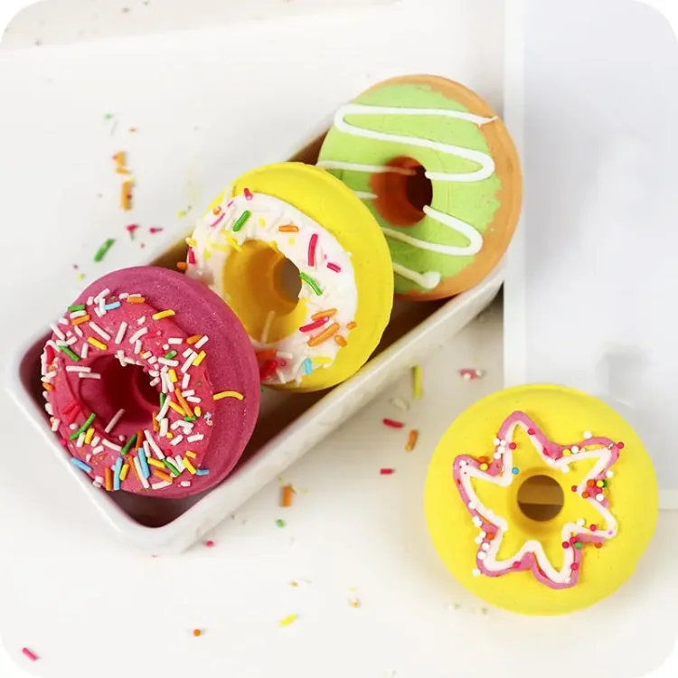 zestaw-kul-donutow-donut-do-kapieli-musujace-pieniace-piana.webp