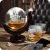 Karafka-do-Whisky-Globus-Zestaw-2-Szklanki-Podkladki-Szczypce-Kostki-850-ml-Rodzaj-zestaw.webp